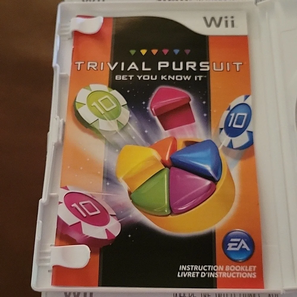 Trivial Pursuit - Wii Game No Visable Stratches Original Case & Paper Inserts
